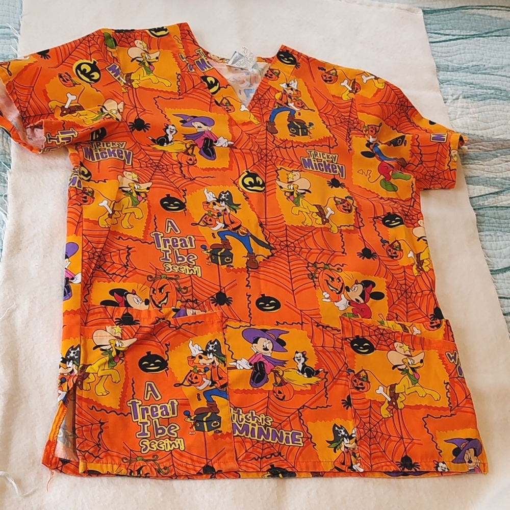 Disney Halloween scrub top Size Small